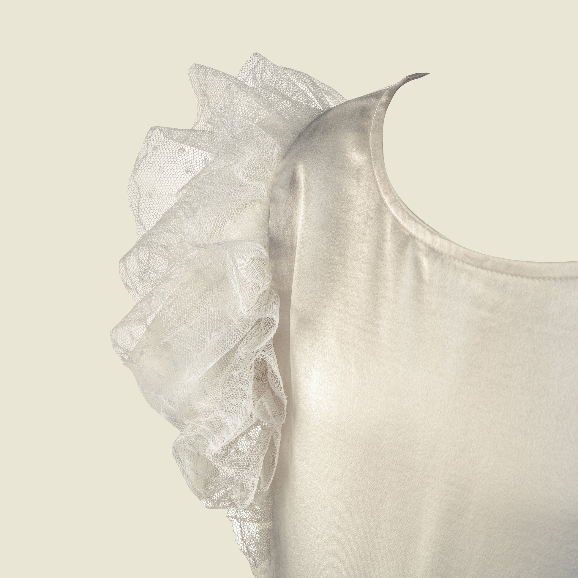 Frill sleeves of silk tulles 2- Grace By Tilahn